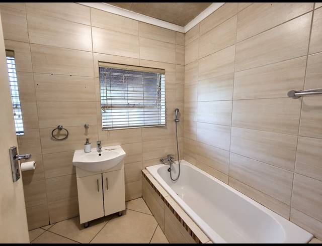 4 BEDROOM HOUSE TO LET IN THREE RIVERS EAST